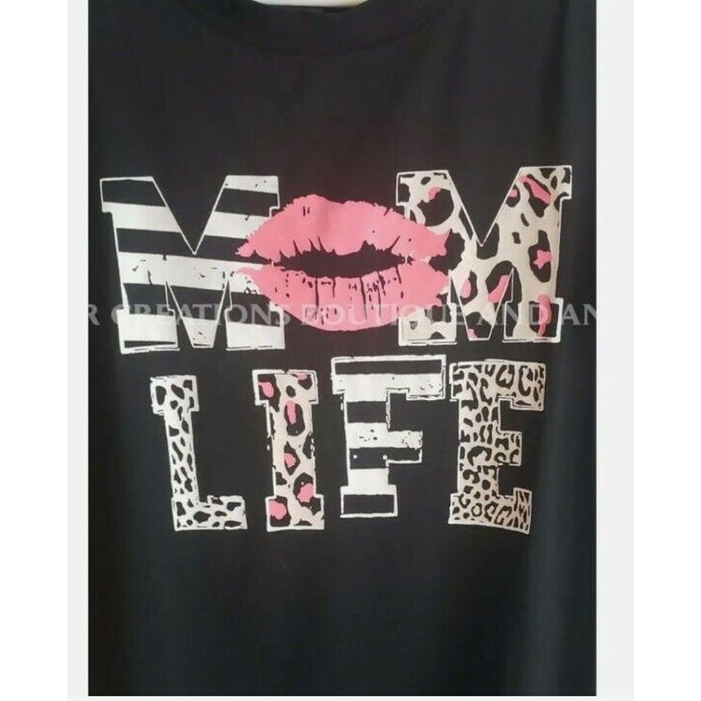 Mom Life Women TShirt Gift for her Graphic Cheetah Lips Ladies Size Medium M‎